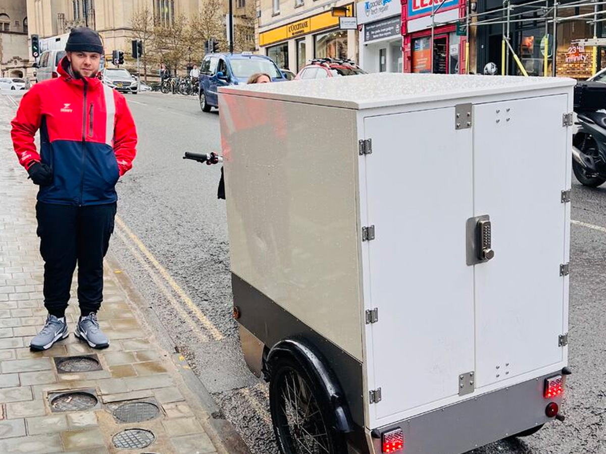 Zedify cycle courier using an Iceni Cycles E-Trike